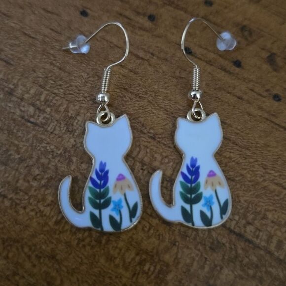 Cat dangle earrings - Picture 3 of 6